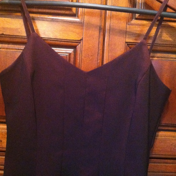 Burgundy wine color cocktail dress - Picture 2 of 3