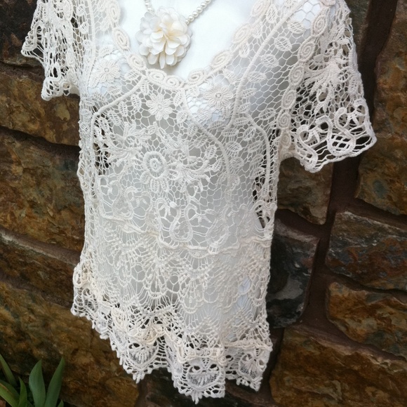 🌟Host Pick🌟Crochet Lace top cream color NWT sz M - Picture 2 of 4