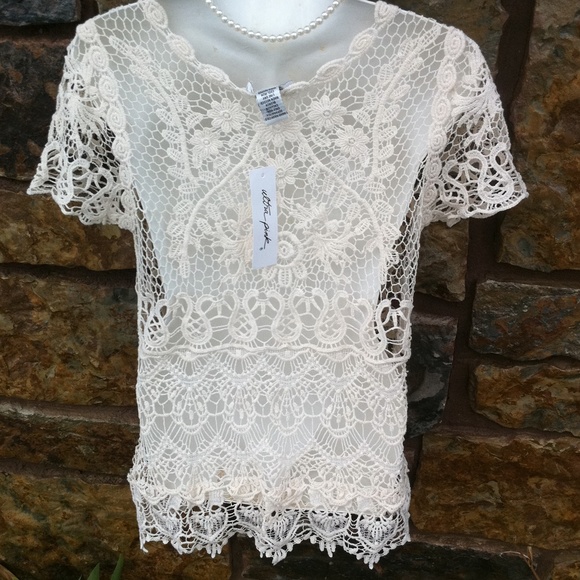 🌟Host Pick🌟Crochet Lace top cream color NWT sz M - Picture 3 of 4