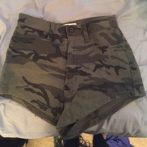 Camo high waisted shorts