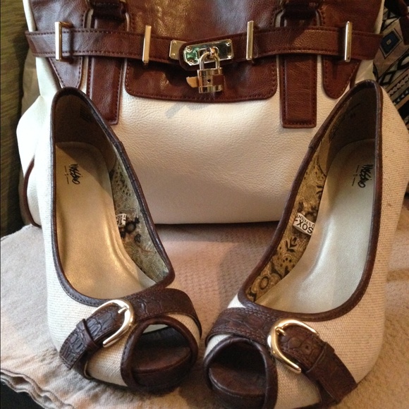 🚫SOLD Beautiful 2 toned brown peep toe heels