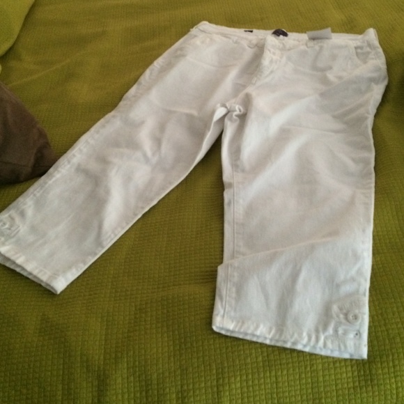 White cropped NYDJ with lift tuck technology.