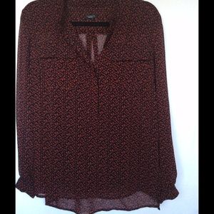 Long sleeve chiffon print top.