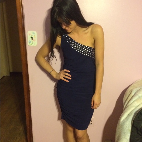 Dress - Picture 2 of 4