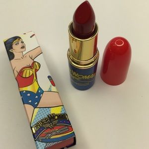 🚫BNIB MAC Wonder Woman Russian Red lipstick