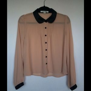 Peter Pan collar blush top.