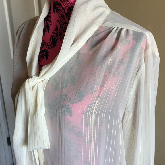 Sheer cute top - Picture 3 of 4