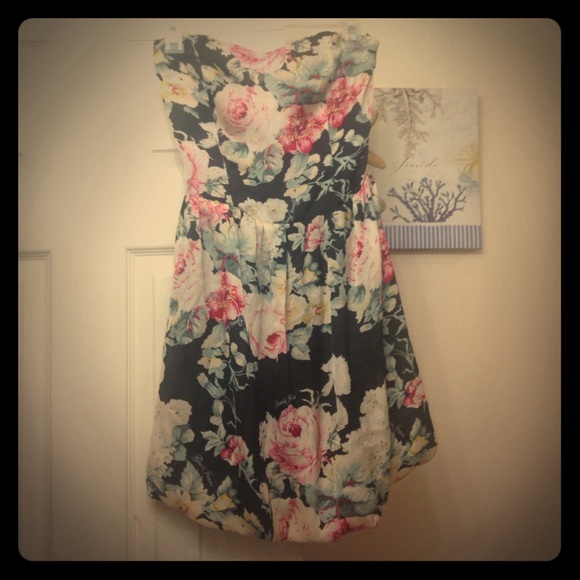 Guess Strapless dress