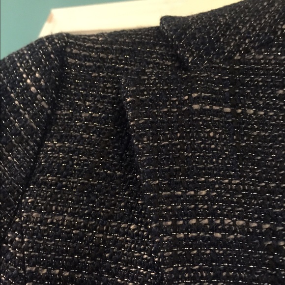 Blazer size 2 fits like a 4 - Picture 4 of 4