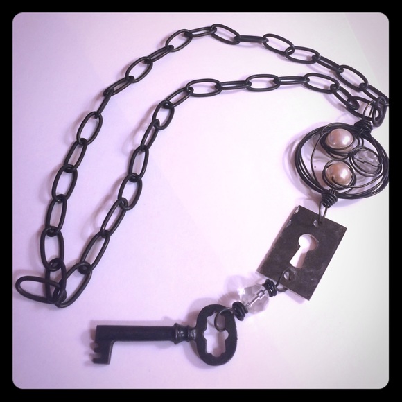 Lock & Key Chain Pearl Necklace