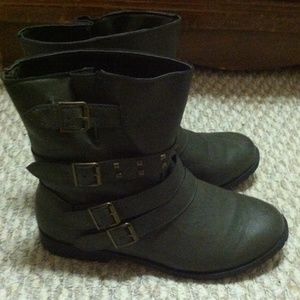 Green booties!