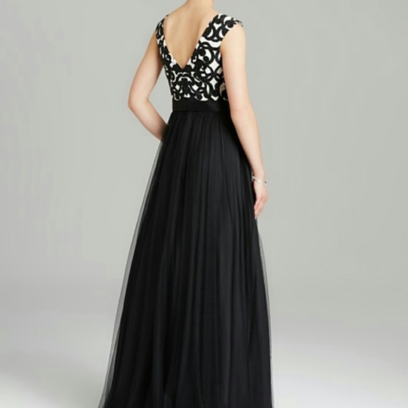 Gorgeous Black & White Evening Gown - Picture 2 of 4