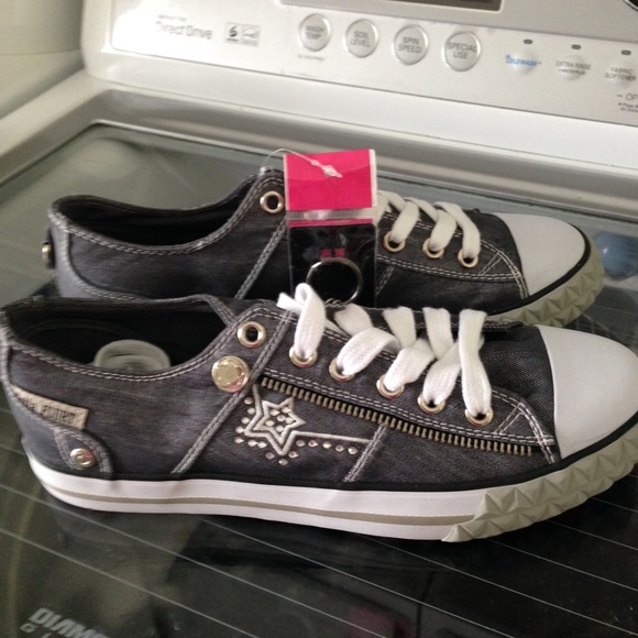 Gotta Flurt gym shoes.