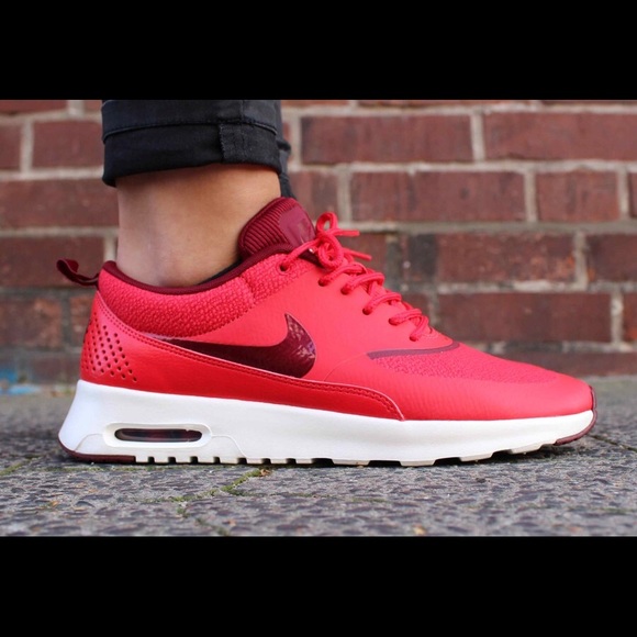 Air Max Thea (9.5)