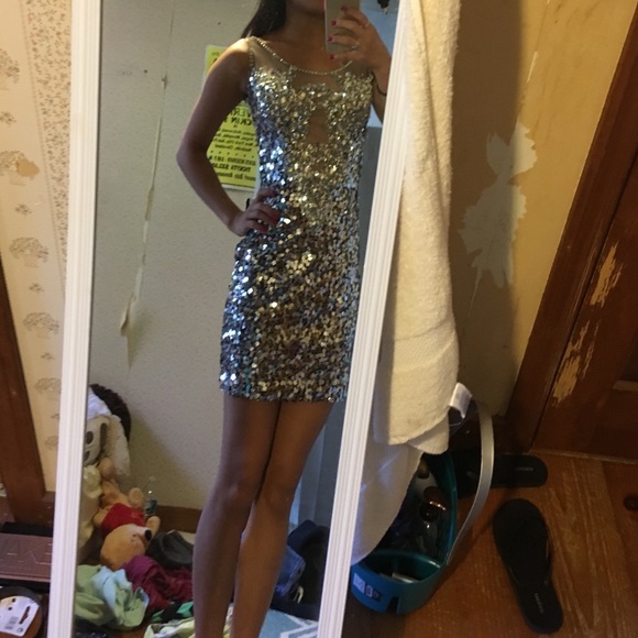 Silver homecoming dress - Picture 3 of 4