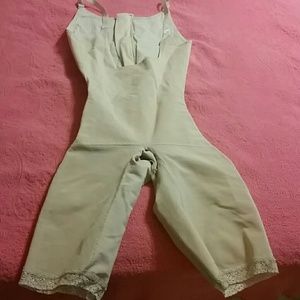 Lipo tummy tucks girdles/ fajas