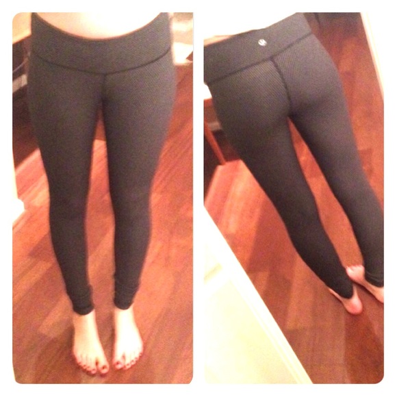 lululemon athletica Pants - Lululemon wunder under pants diamond dot print