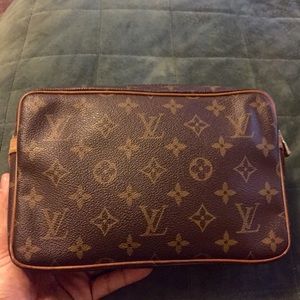 100% authentic Louis Vuitton pouch