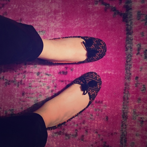 Fun, flirty Pom-Pom Flats