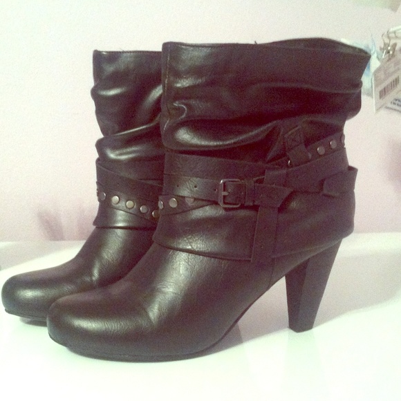 Black heel boots