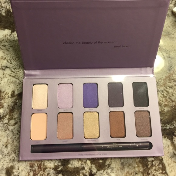Stila in the moment eye shadow palette & eyeliner