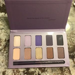 Stila in the moment eye shadow palette & eyeliner
