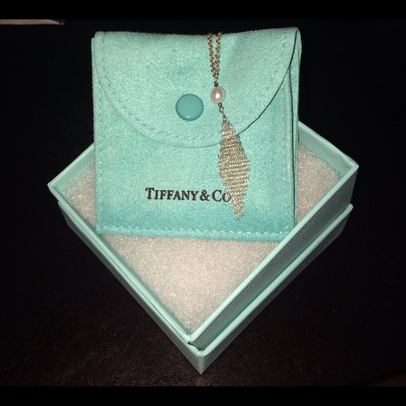 Authentic Tiffany Mesh Pearl Necklace - Picture 3 of 4
