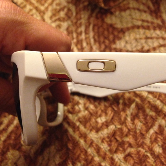 Oakley Jupiter sunglasses - Picture 3 of 4