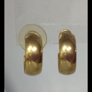 Fashion gold hoop earrings