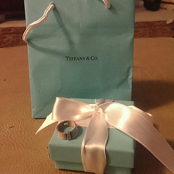 Authentic Tiffany & Co ring - Picture 2 of 3
