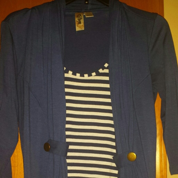 Navy blue and white 3/4 sleeve