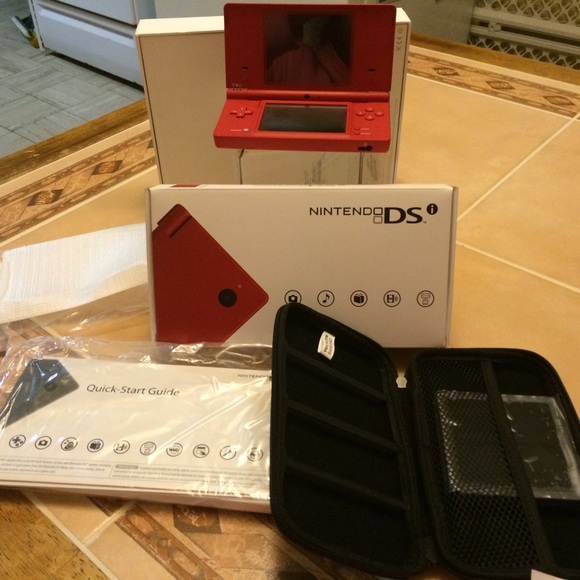New Nintendo DSI & hard shell case Bundle in BOX