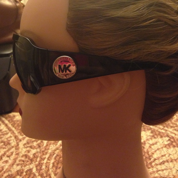 Authentic Michael Kors Sunnies😎 - Picture 2 of 4