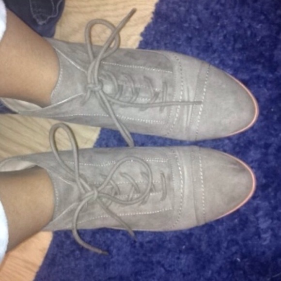 grey & pink on the bottom booties - Picture 2 of 4