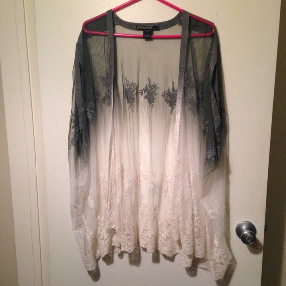 Brandy Melville Outerwear - RARE LACE KIMONO