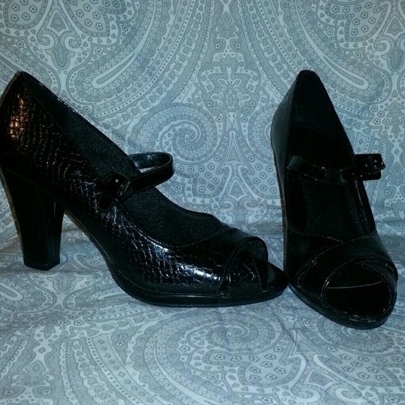Life Stride open toed heels, never worn.