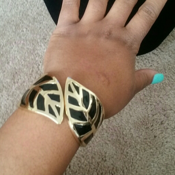 Black and gold leaf bangle bracelet