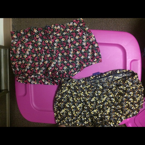 Miley Cyrus floral shorts bundle!!