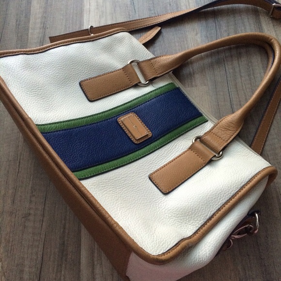 Etienne Aigner Handbags - HP 🎉 Etienne Aigner bag