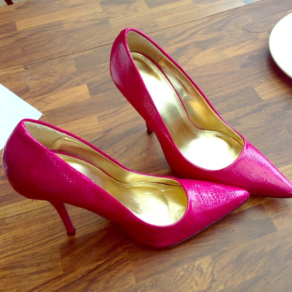 Hot pink gorgeous heel.