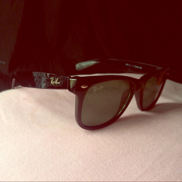 RAY-BANS 😎
