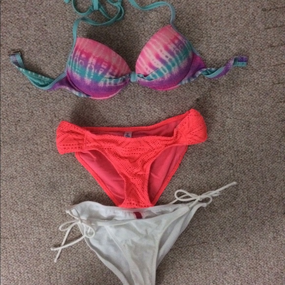 Bikini - Picture 1 of 1
