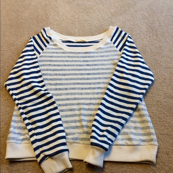 Alternative sweatshirt.