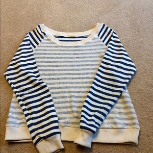 Alternative sweatshirt.