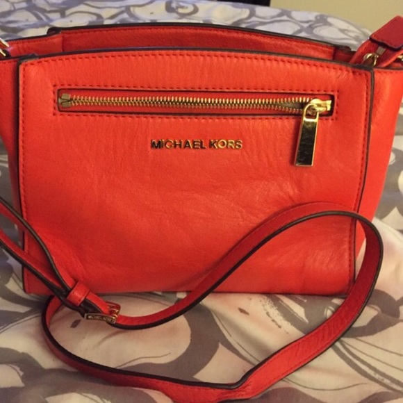 Michael Kors Handbags - TRADEDAuthentic Michael Kors Crossbody bag