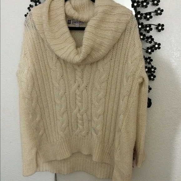 Jennifer Lopez sweater
