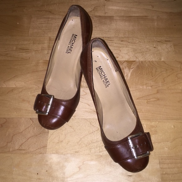 MICHAEL Michael Kors brown buckle heel Size 6