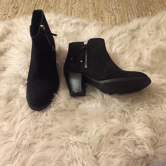TOPSHOP black suede botties