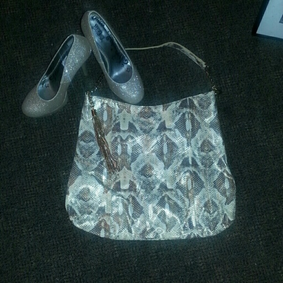 Purse - Picture 2 of 3