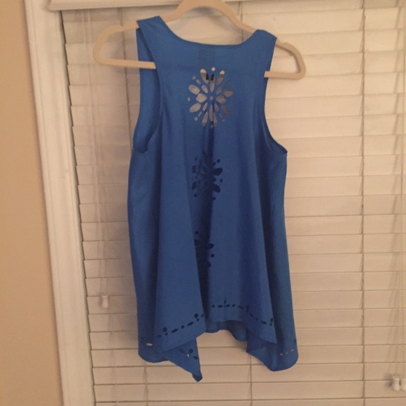 Blue cutout sleeveless top - Picture 2 of 4